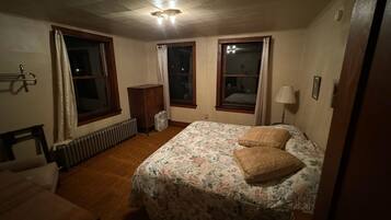 19 bedrooms, travel crib, free WiFi, bed sheets