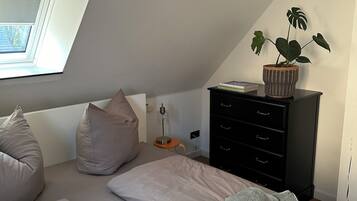 2 bedrooms, travel crib, WiFi, bed sheets