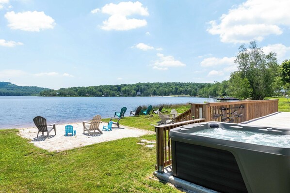 Interior - The Lake Life by Avantstay Lakefront + View + Hot Tub (Pocono Lake)
