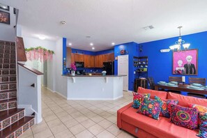 Smart-tv, boeken en een stereo