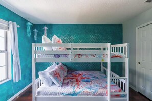 3 bedrooms, iron/ironing board, travel cot, free WiFi