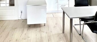 Sunny side apartment - central, flooded with light, quiet location, carport