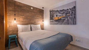 Iron/ironing board, free WiFi, bed sheets