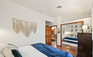 1 室のベッドルーム、旅行用ベビーベッド、WiFi、ベッドシーツ