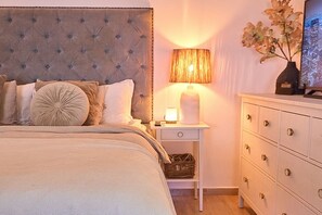 4 bedrooms, iron/ironing board, WiFi, bed sheets