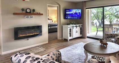 3 Min to Strip! Indoor Pool, Hot tub, Sauna, new!