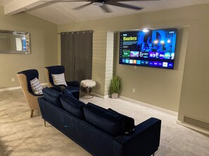 Interior - Charming 4-bedroom house with AC, WiFi, and  play areas in pleasant Tucson (Tucson)