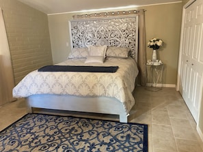 4 habitaciones, tabla de planchar con plancha, wifi y ropa de cama 