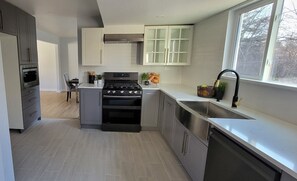 Frigorífic, microones, forn i placa de cuina