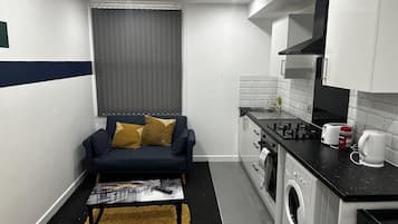 Studio | Private kitchen | Fridge, microwave, oven, stovetop