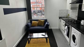 Studio | Private kitchen | Fridge, microwave, oven, stovetop