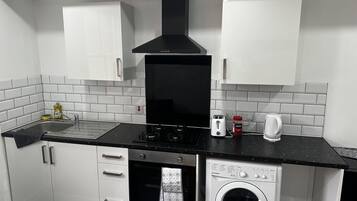 Studio | Private kitchen | Fridge, microwave, oven, stovetop