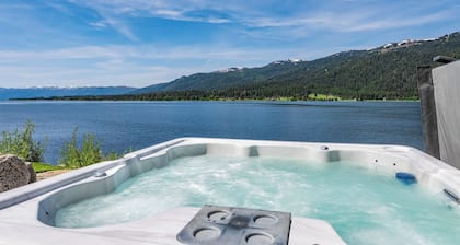 -Lakehouse-Lake Tramp-Hot Tub-Sauna-Climbing Wall