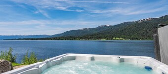 -Lakehouse-Lake Tramp-Hot Tub-Sauna-Climbing Wall
