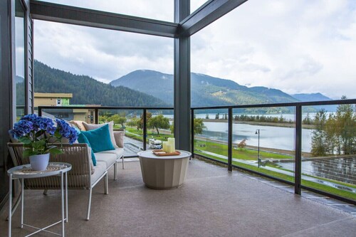 The Luna | New Penthouse w Patio, Lake & Mtn Views