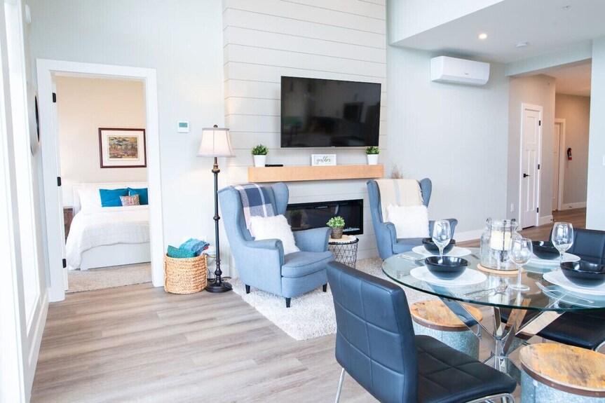 The Luna | New Penthouse W Patio, Lake & Mtn Views - Harrison Hot Springs