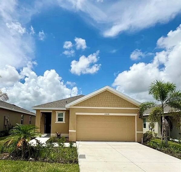 Exterior - Charming 3-bedroom bungalow in a new fully developed community (Port St. Lucie)