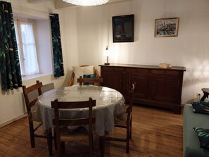 Dining - Village cottage with shops ideal for vacations or business stays (Dampierre-sur-Linotte)