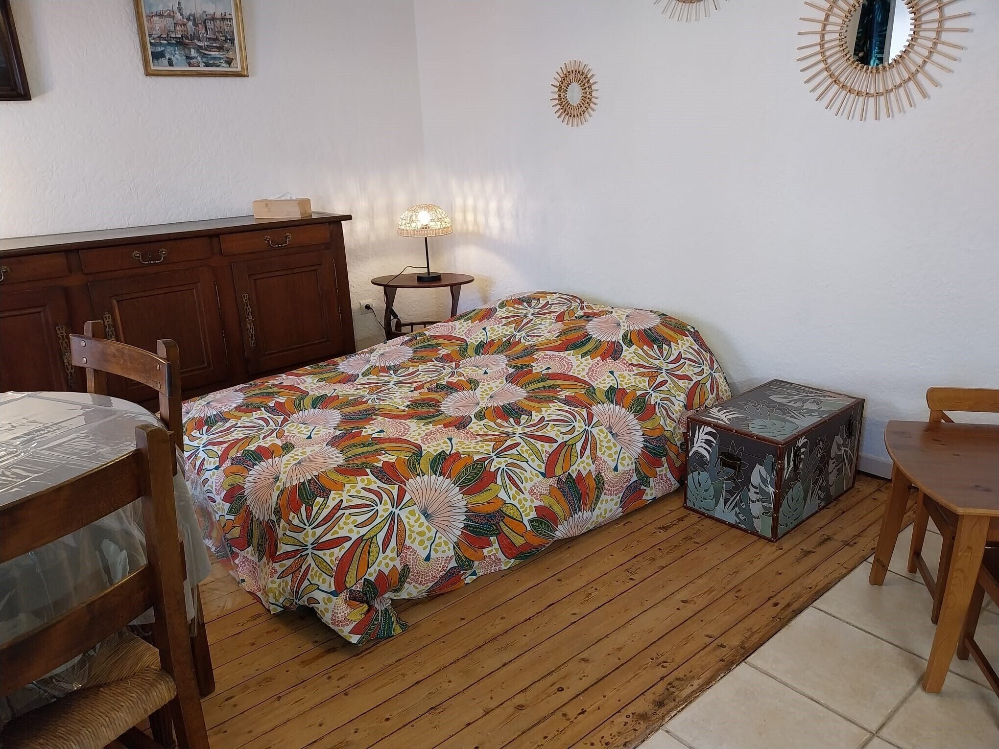 2 bedrooms, bed sheets
