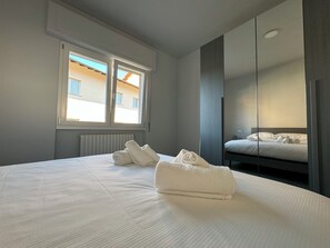 1 室のベッドルーム、WiFi (無料)、ベッドシーツ