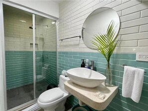 THE TROPICAL ONE | Bathroom