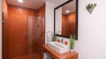 THE OPTIMISTIC ONE | Baño