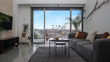 THE OPTIMISTIC ONE | Living area | TV