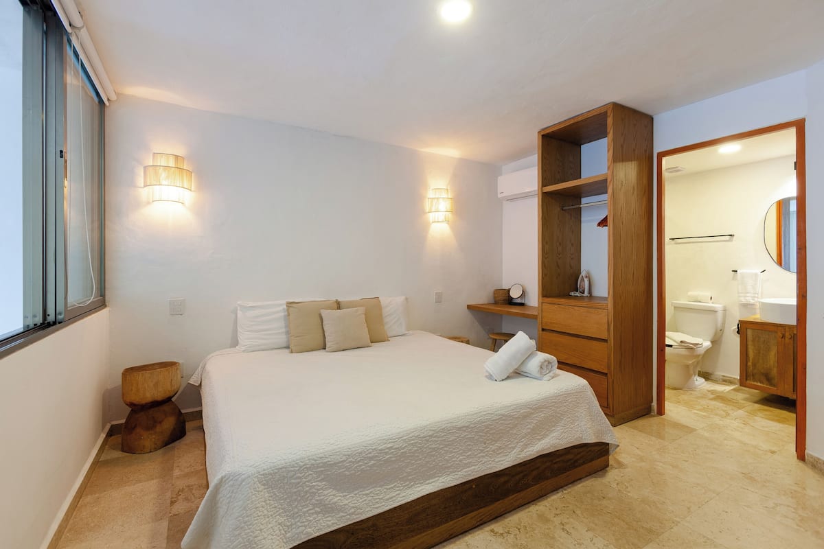THE CARIBBEAN ONE | 3 bedrooms, free WiFi, bed sheets