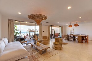 THE MEXI-TERRANEAN ONE | Coin séjour