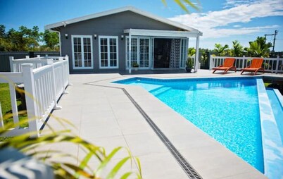 A charming 3 bdrm house with pool, AC and free parking near essential amenities