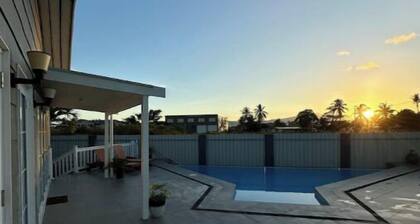 A charming 3 bdrm house with pool, AC and free parking near essential amenities