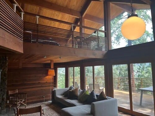 4 Acre A-Frame Private Retreat