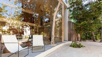 Vista frontal de la propiedad