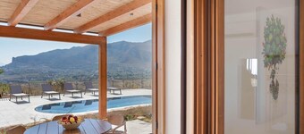 Villa Eos with pool and panoramic view