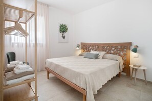 3 bedrooms, in-room safe, iron/ironing board, travel cot - VILLA EOS (Scopello)
