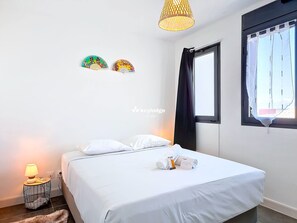 2 bedrooms, iron/ironing board, bed sheets