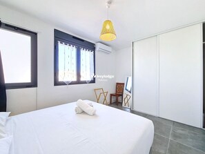 2 habitaciones, tabla de planchar con plancha y ropa de cama 