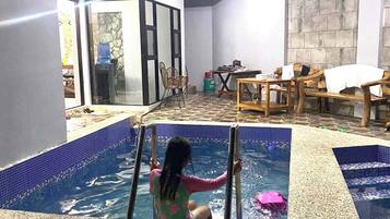 Piscine extérieure, piscine chauffée