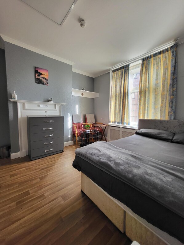 Ferienhaus | 4 Schlafzimmer, Bügeleisen/Bügelbrett, kostenloses WLAN, Bettwäsche