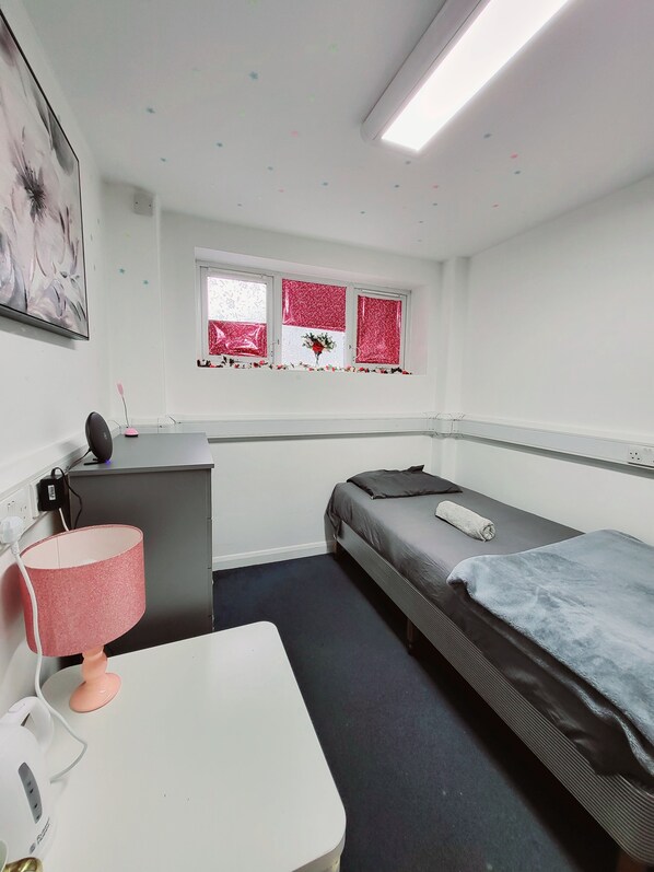4 bedrooms, iron/ironing board, free WiFi, bed sheets - Silver Road Deluxe Retreat in Norwich (Norwich)
