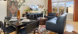 คอนโด, หลายเตียง, ระเบียง (408 Mason Court #228) | ร้านอาหาร