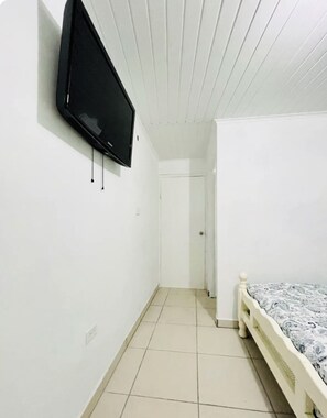 1 habitación, tabla de planchar con plancha, wifi y ropa de cama 