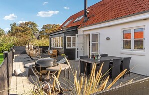 Outdoor dining - Awesome home in Hirtshals with sauna (Hirtshals)