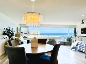 Dining - Newly remodeled and well equipped higher up unit at a great price! (Honolulu)