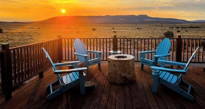 Abiquiu Lake Retreat-
Beautiful views, full kitchen, WiFi ,family friendly home