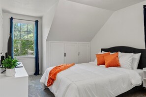 2 makuuhuonetta, työpöytä, silitysrauta/-lauta, ilmainen Wi-Fi