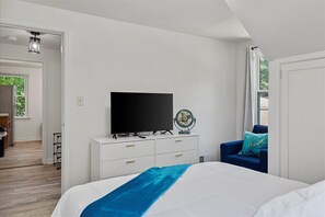 2 habitaciones, escritorio, tabla de planchar con plancha y wifi gratis 