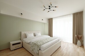 3 bedrooms, iron/ironing board, WiFi, bed sheets