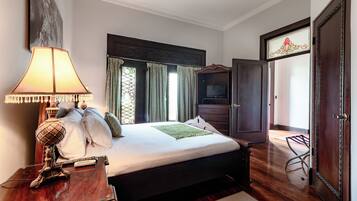 King Suite | In-room safe, free WiFi