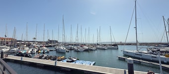 Beach and Surf cosy boat